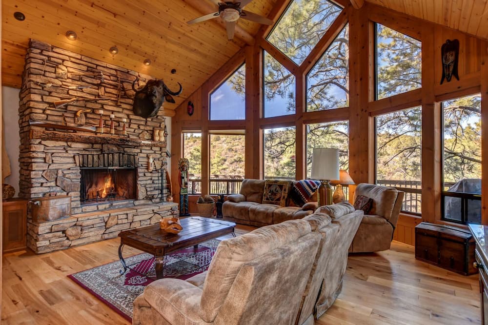 Photo of Livingroom in Highland Pines