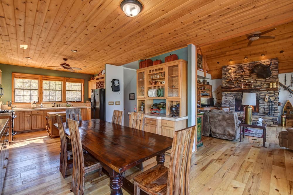 Photo of Livingroom in Highland Pines