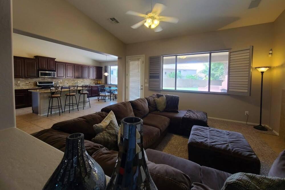 Photo of Livingroom in South Mountain