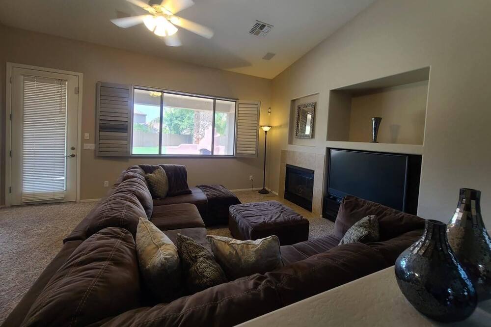 Photo of Livingroom in South Mountain