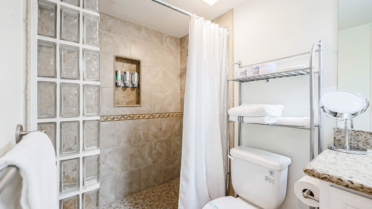 Photo of Bathroom in Fashion Square
