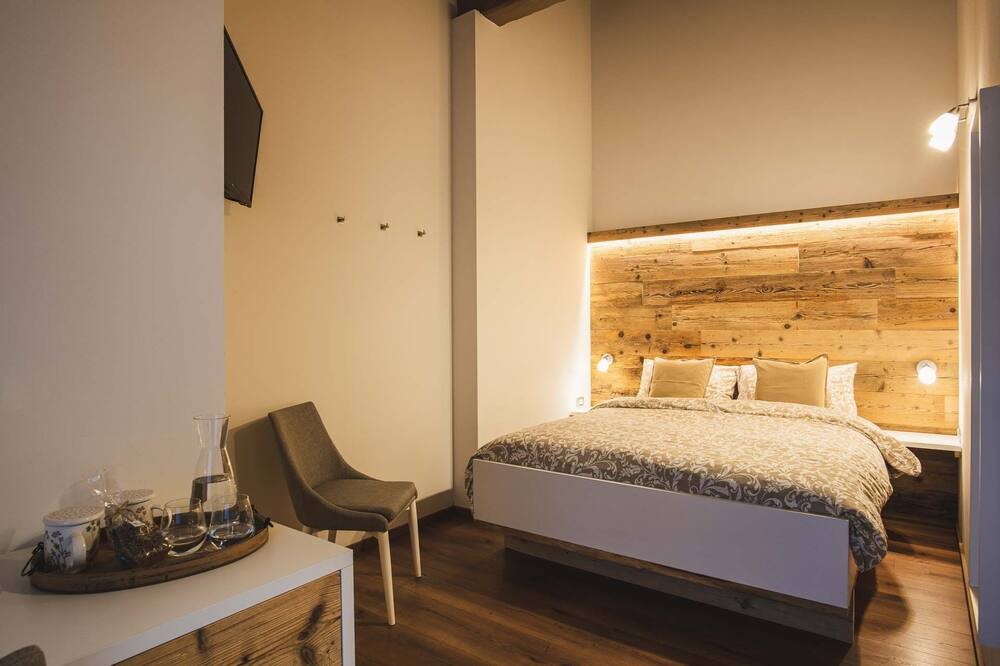 Photo of Bedroom in Cavedine