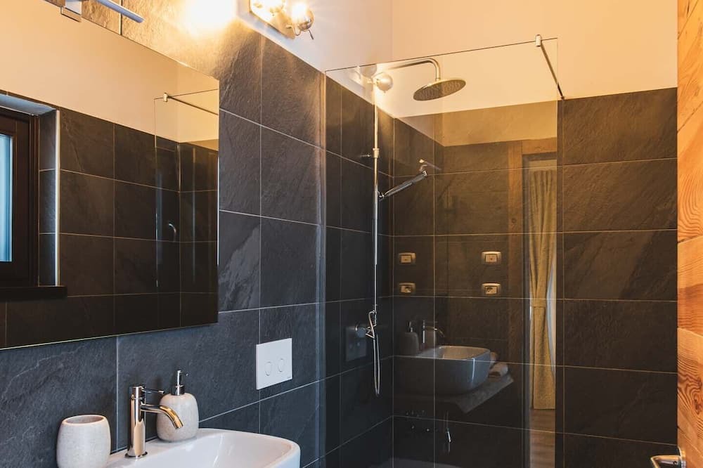 Photo of Bathroom in Cavedine