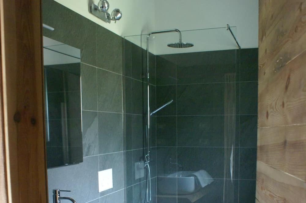 Photo of Bathroom in Cavedine