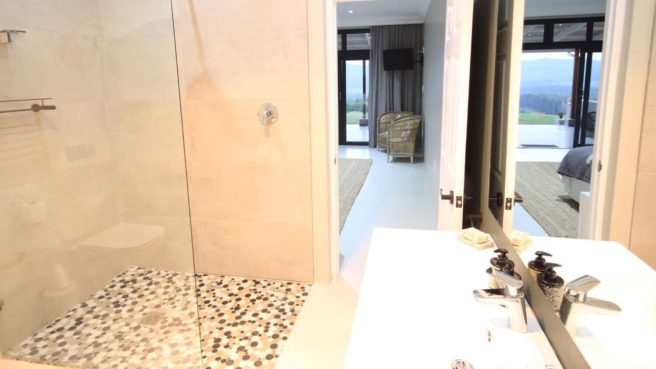 Photo of Bathroom in Curry's Post