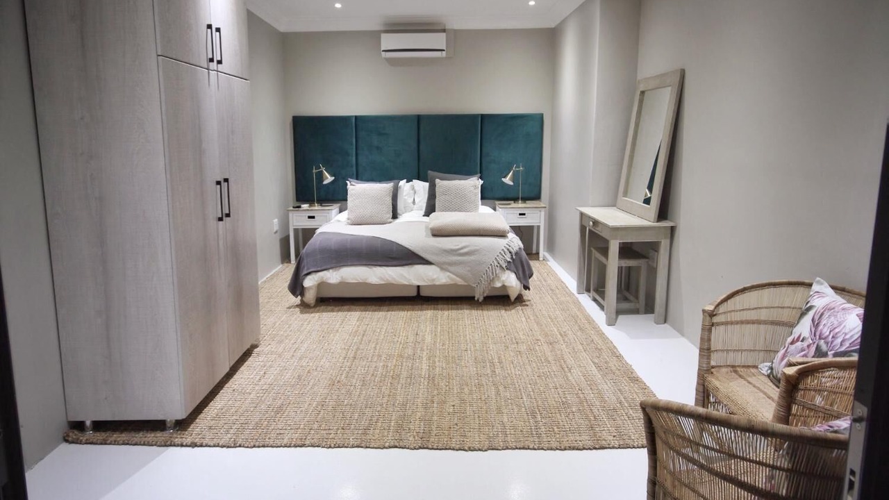Photo of Bedroom in Curry's Post