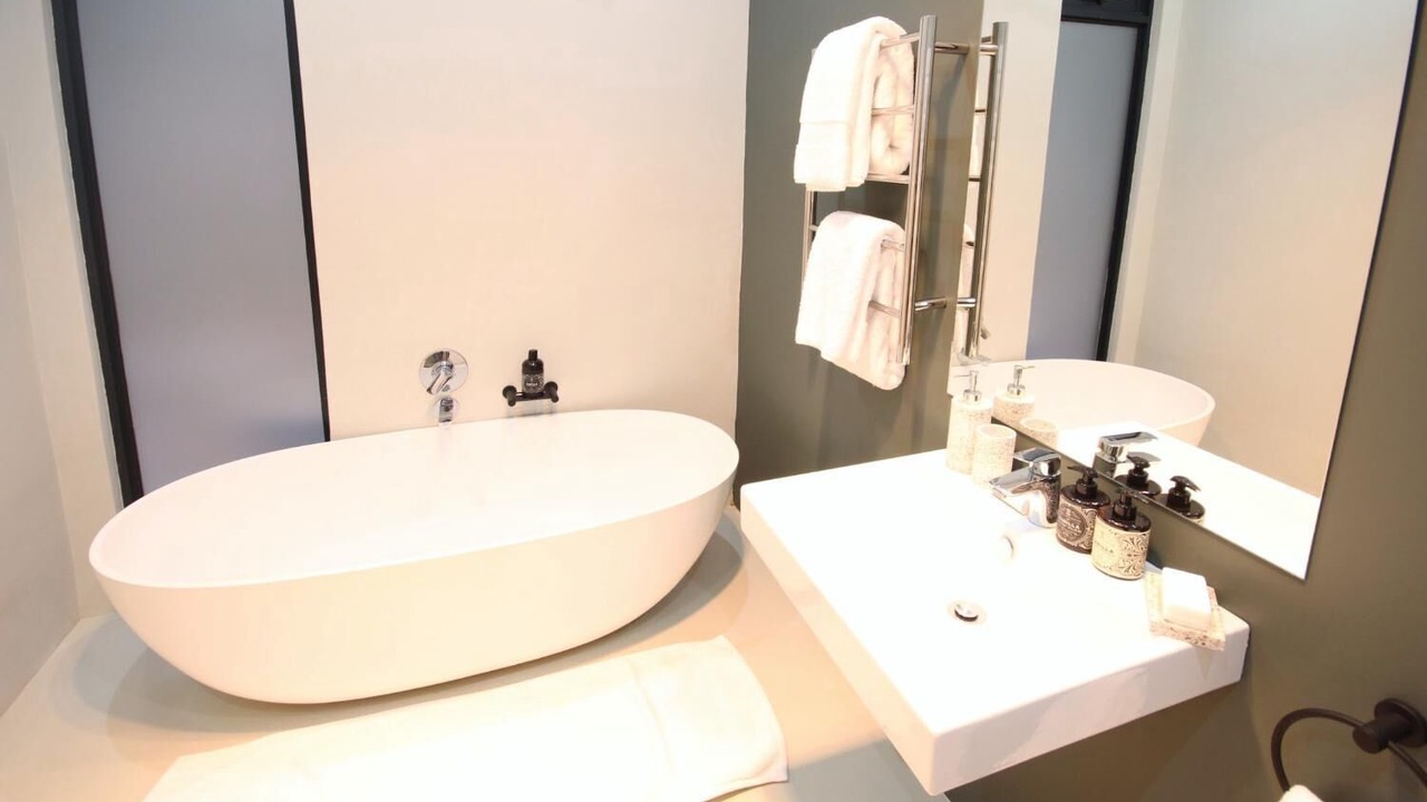 Photo of Bathroom in Curry's Post