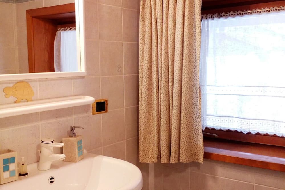 Photo of Bathroom in Palu