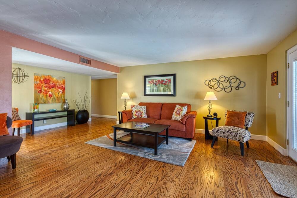 Photo of Livingroom in Tucson