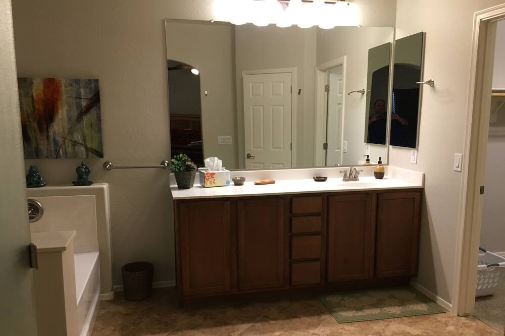 Photo of Bathroom in Entrada Del Oro