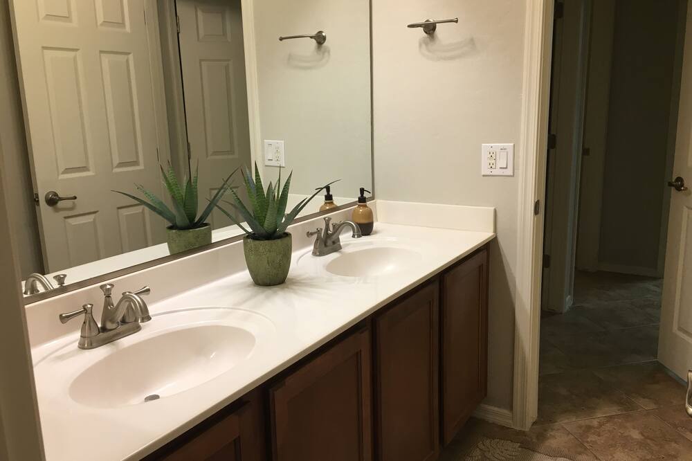 Photo of Bathroom in Entrada Del Oro
