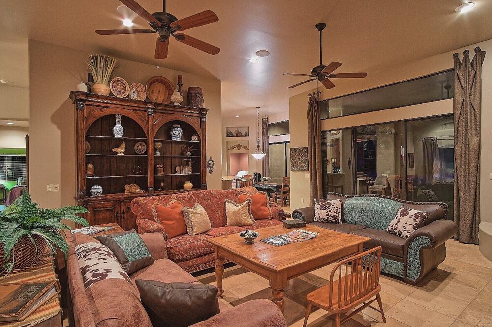 Photo of Livingroom in Cave Creek