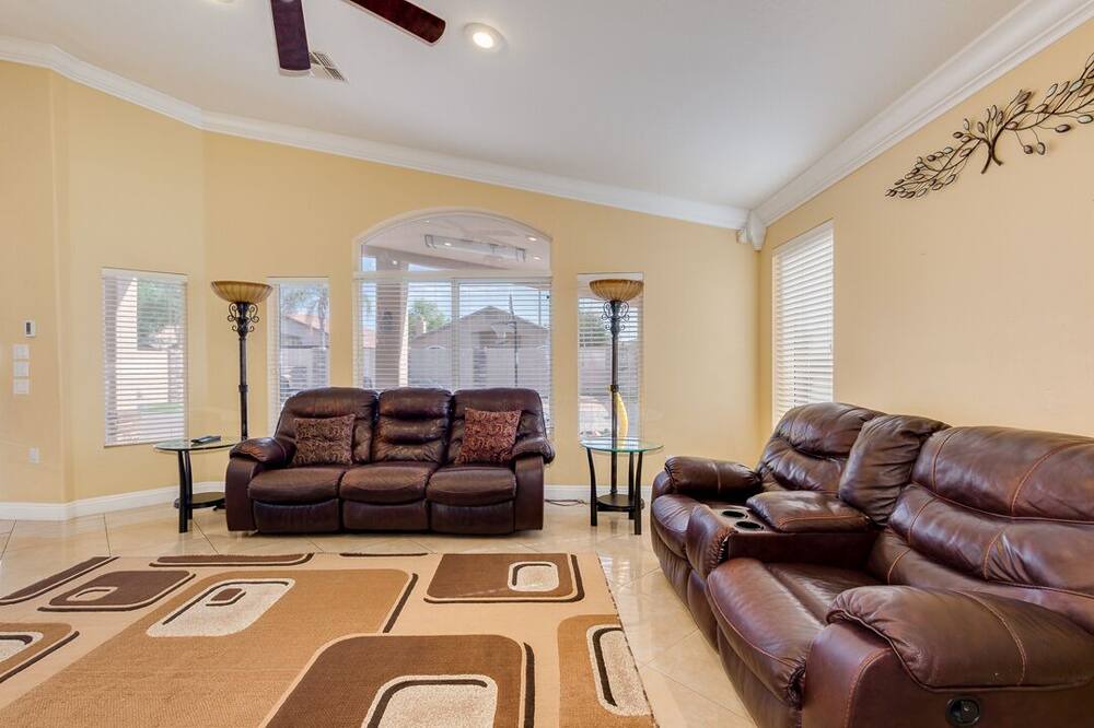 Photo of Livingroom in Paradise Valley Village