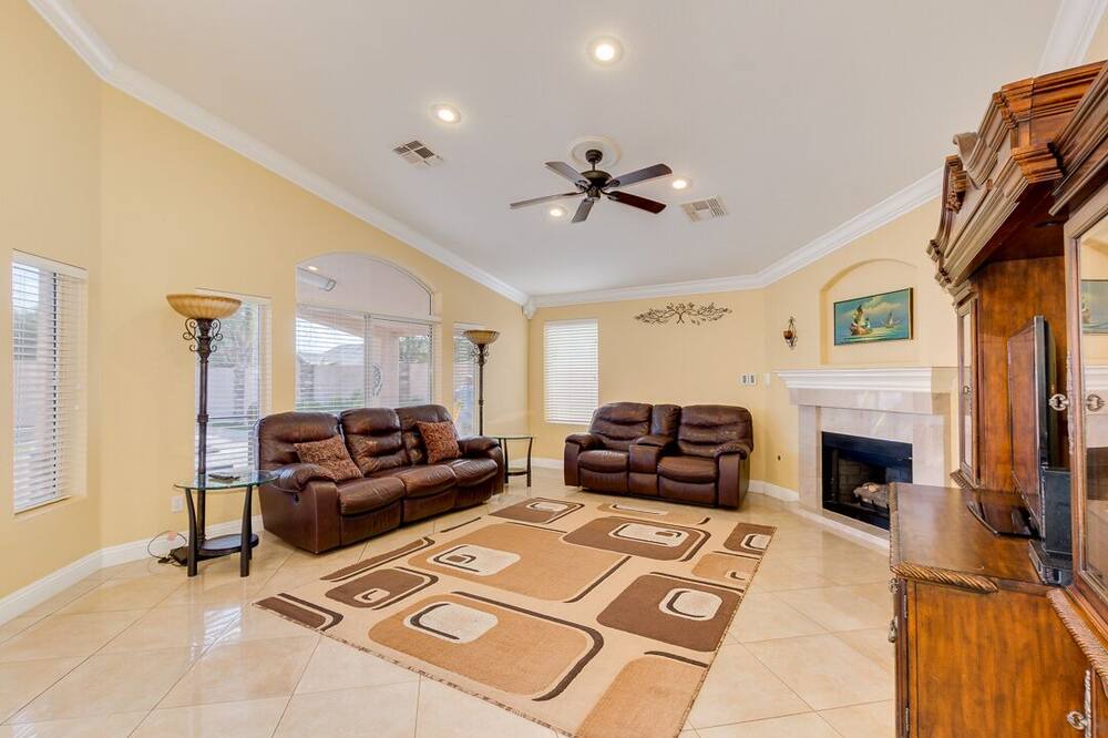 Photo of Livingroom in Paradise Valley Village