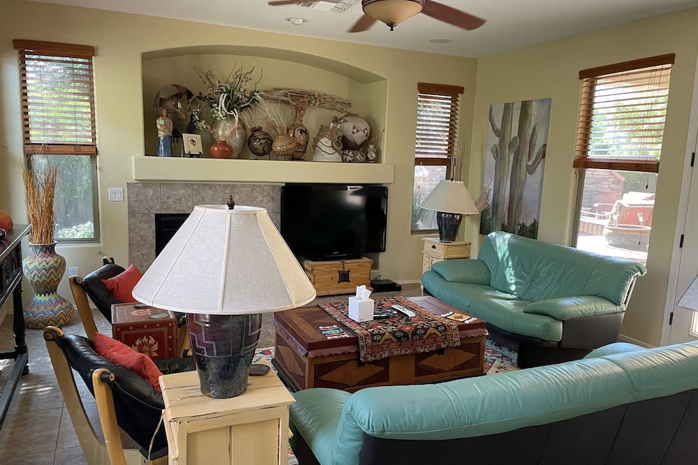 Photo of Livingroom in Queen Creek