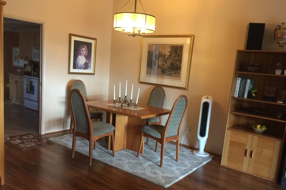 Photo of Bedroom in Viewpointe
