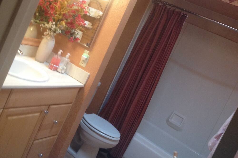 Photo of Bathroom in Viewpointe