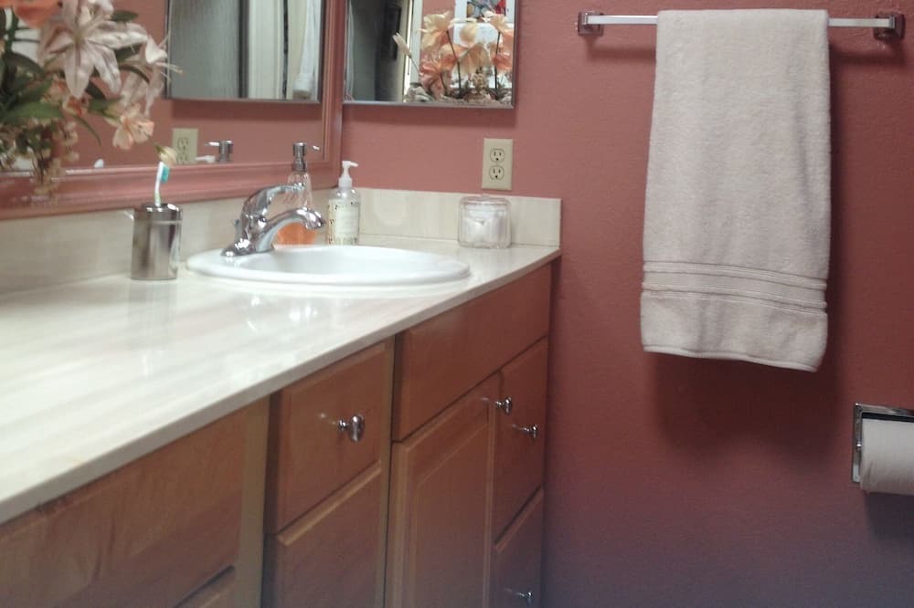 Photo of Bathroom in Viewpointe
