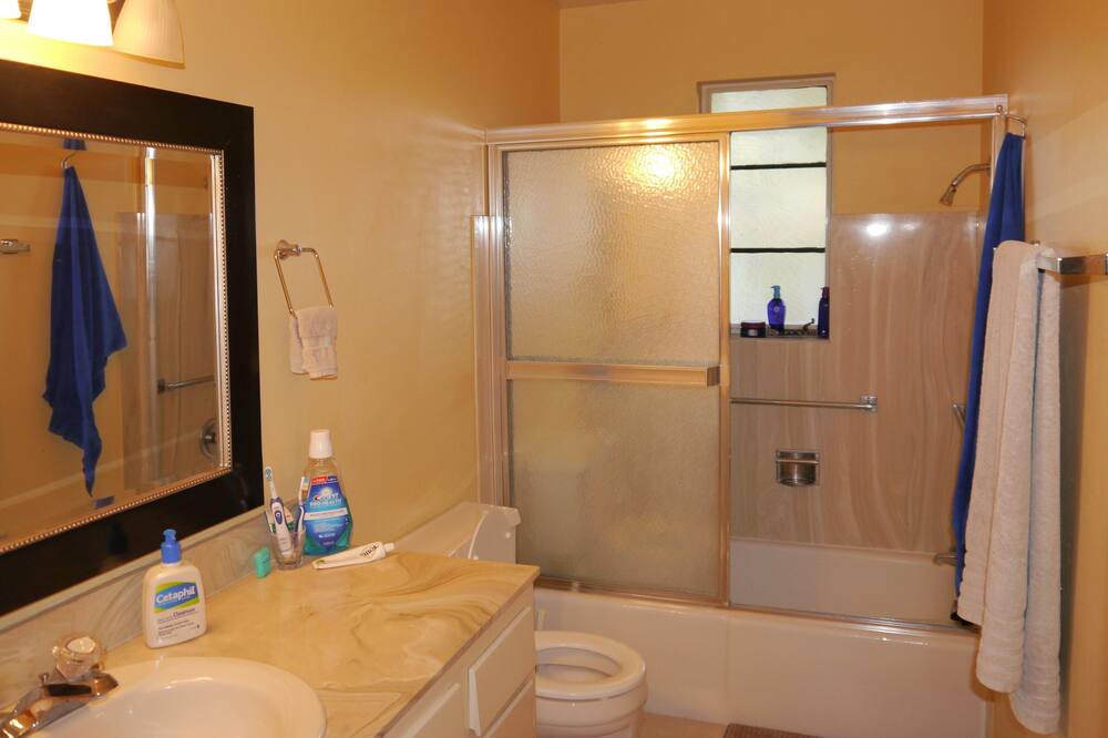 Photo of Bathroom in Green Valley Fairways