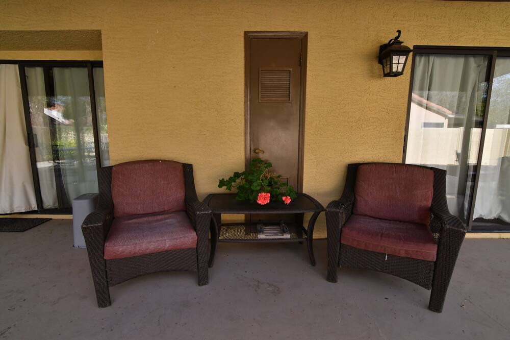 Photo of Patio Balcony in Val Vista Lakes