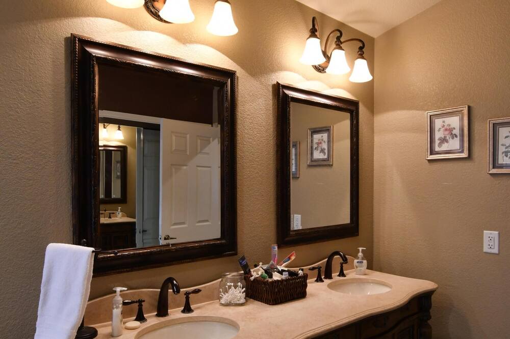 Photo of Bathroom in Val Vista Lakes