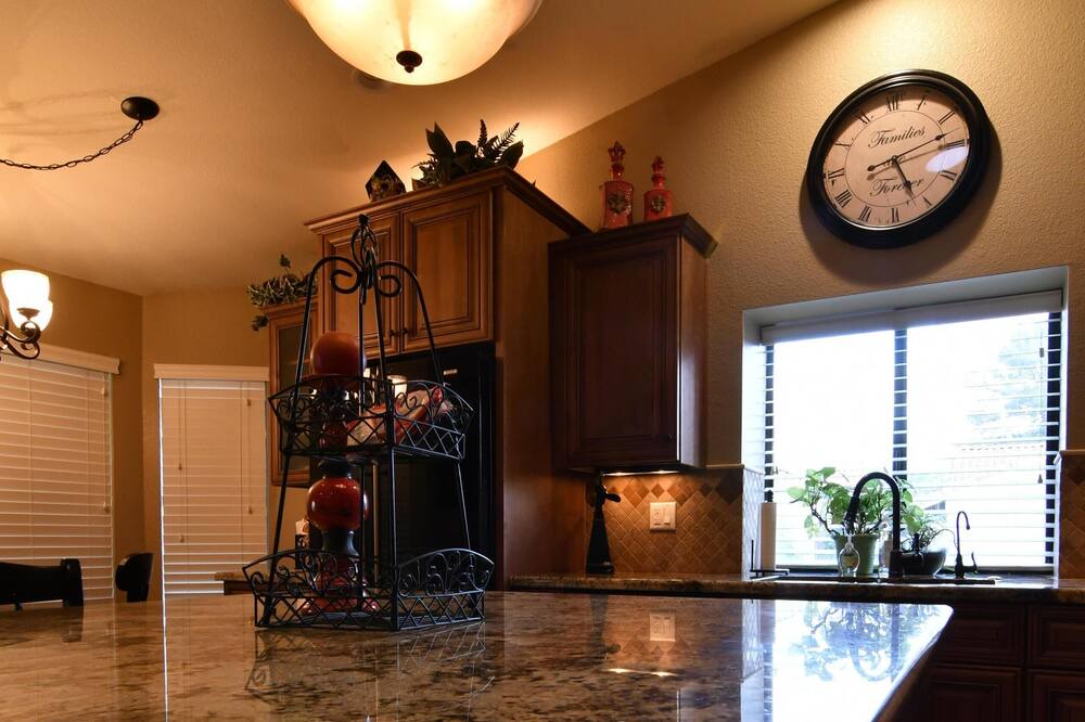 Photo of Kitchen in Val Vista Lakes