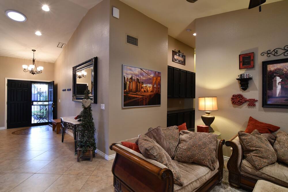 Photo of Livingroom in Val Vista Lakes