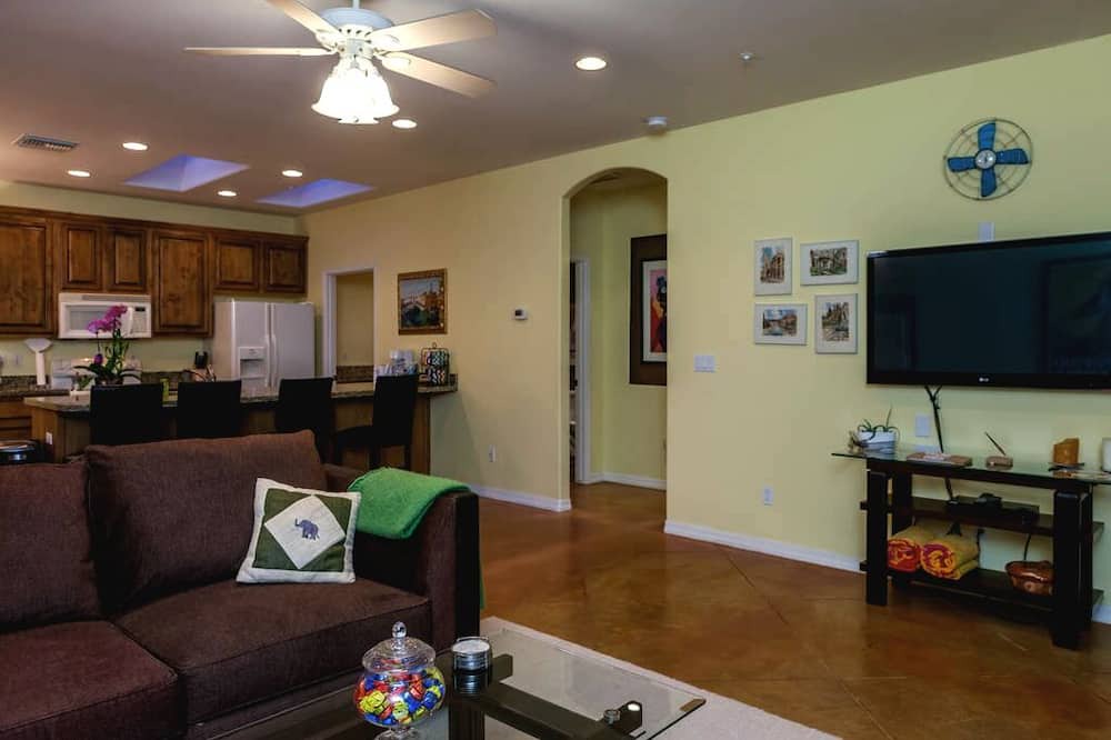 Photo of Bedroom in El Cuadro Estates