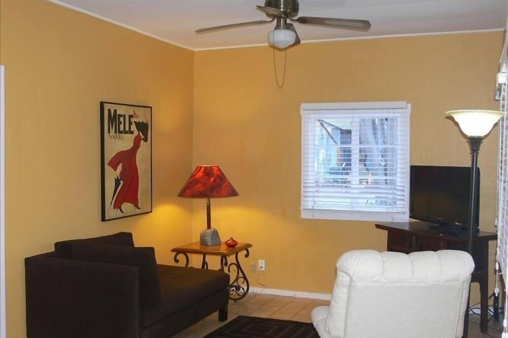 Photo of Livingroom in Tumacacori-Carmen