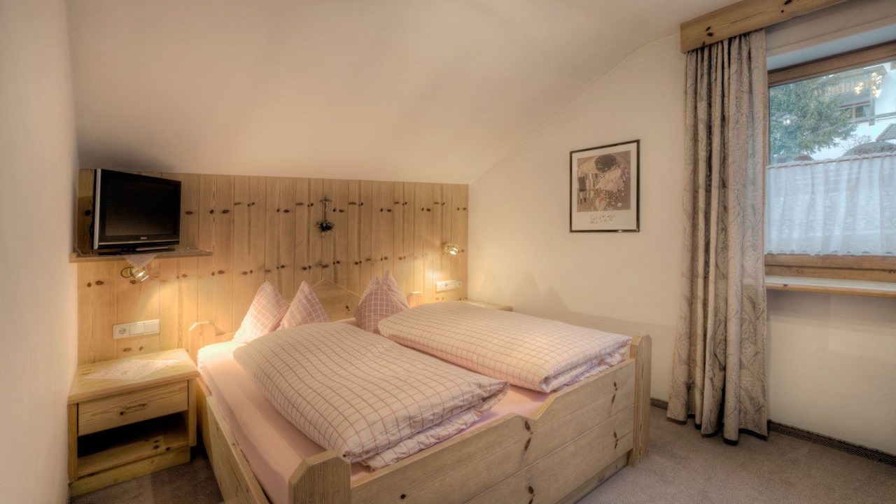 Photo of Bedroom in San Cassiano