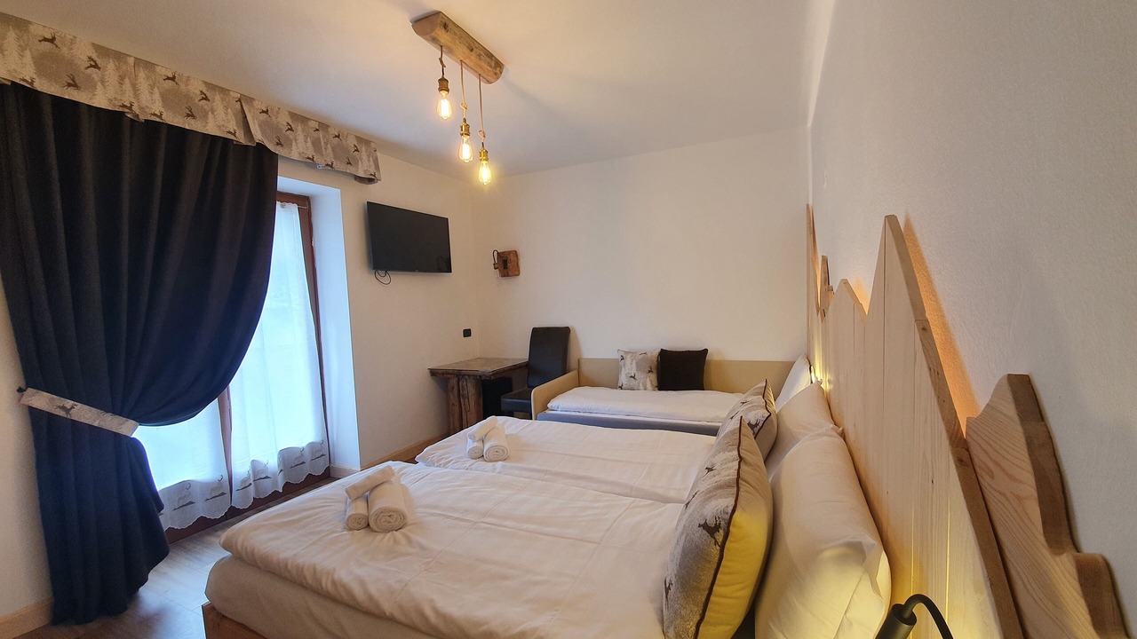 Photo of Bedroom in Pellizzano