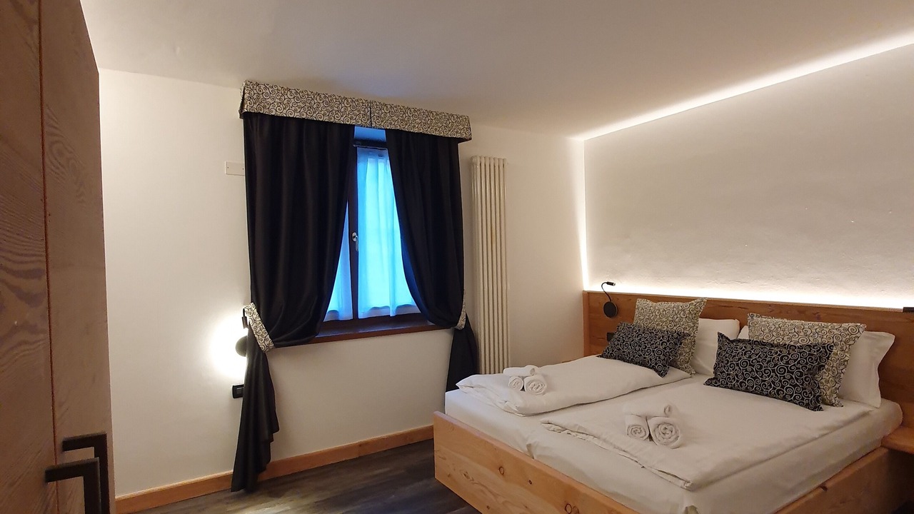 Photo of Bedroom in Pellizzano