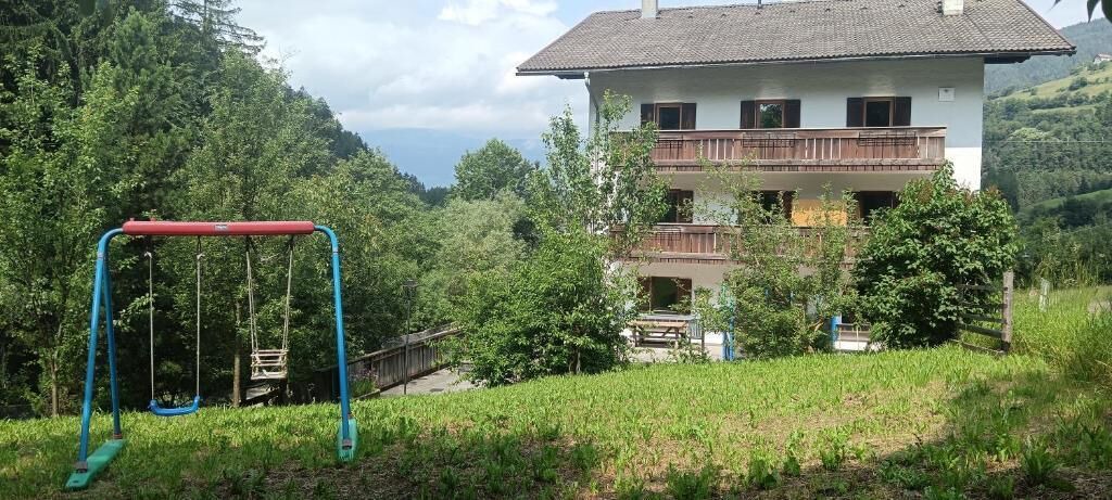 Photo of Outdoor in Laion