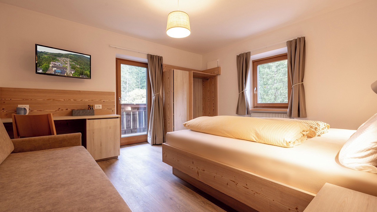 Photo of Bedroom in Laion