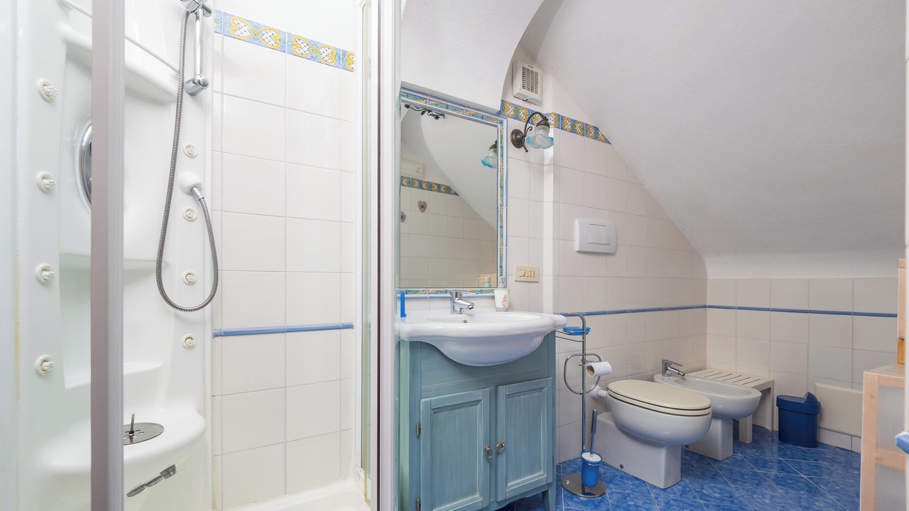 Photo of Bathroom in Path of the Gods