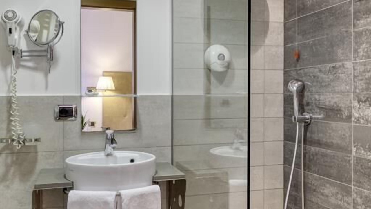 Photo of Bathroom in Ravina