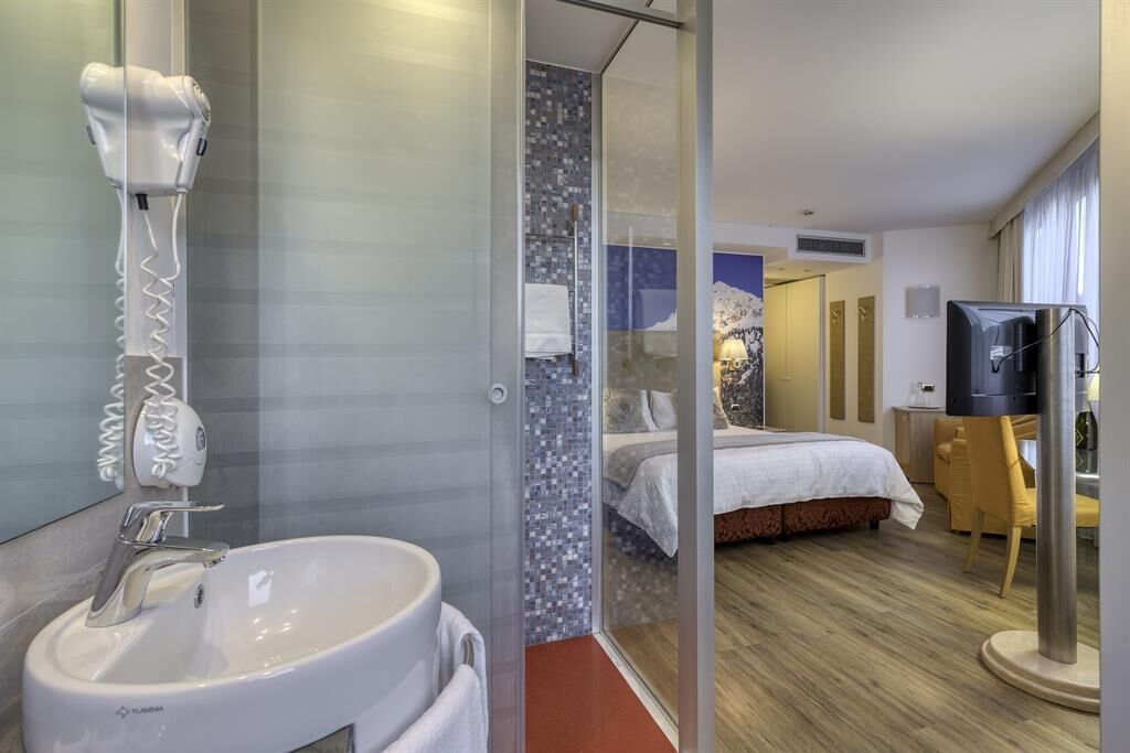 Photo of Bathroom in Ravina