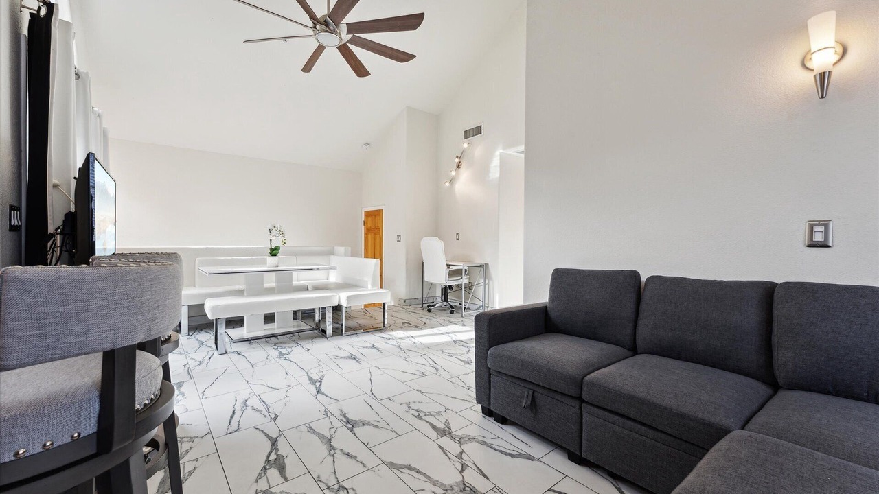 Photo of Livingroom in Val Vista Lakes