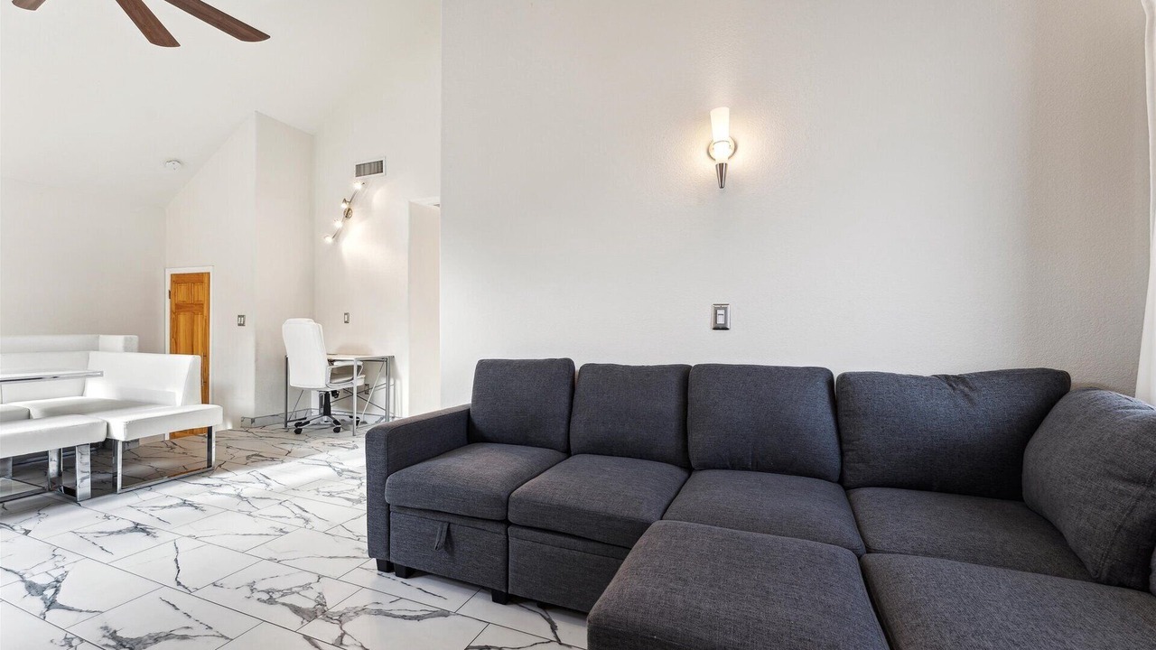 Photo of Livingroom in Val Vista Lakes