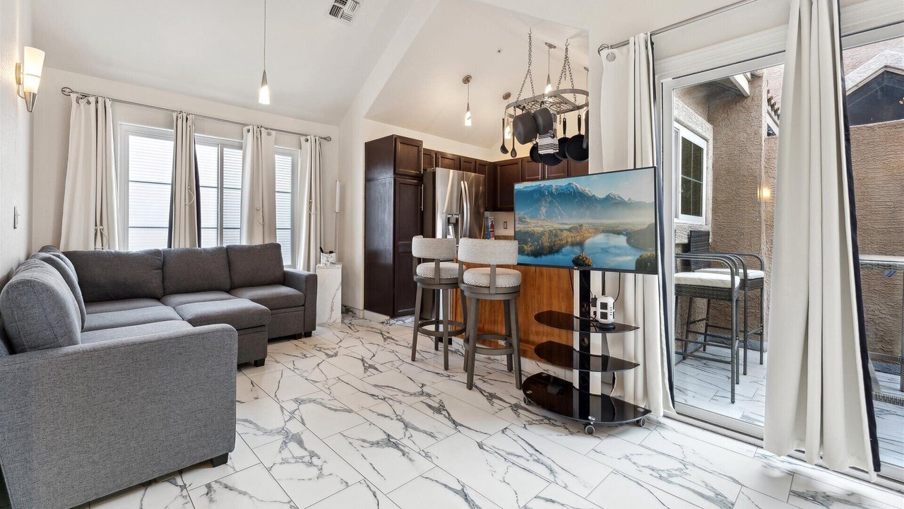 Photo of Livingroom in Val Vista Lakes
