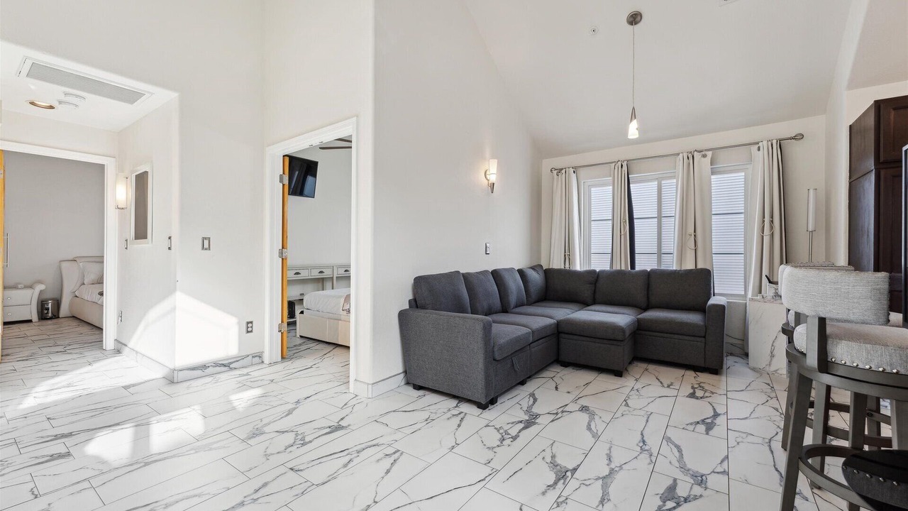 Photo of Livingroom in Val Vista Lakes