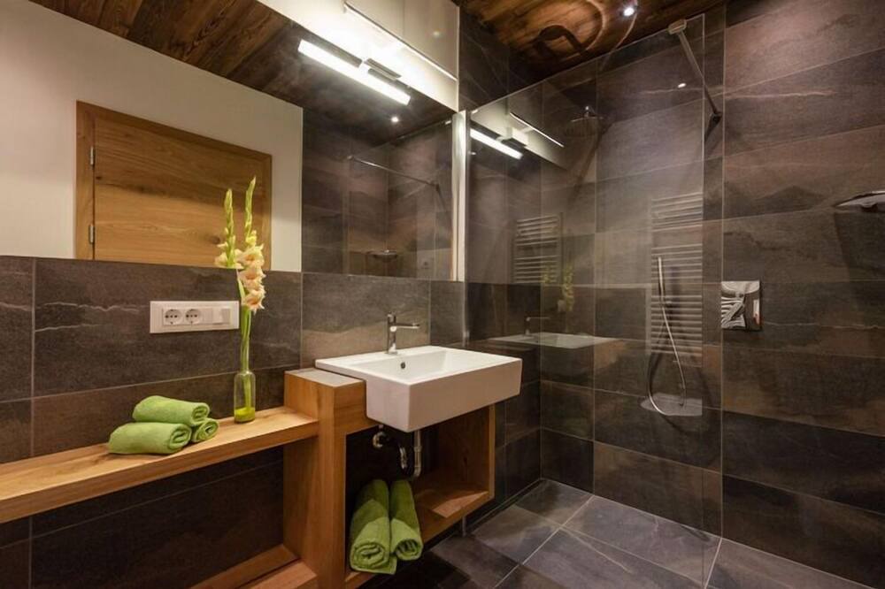 Photo of Bathroom in Nalles