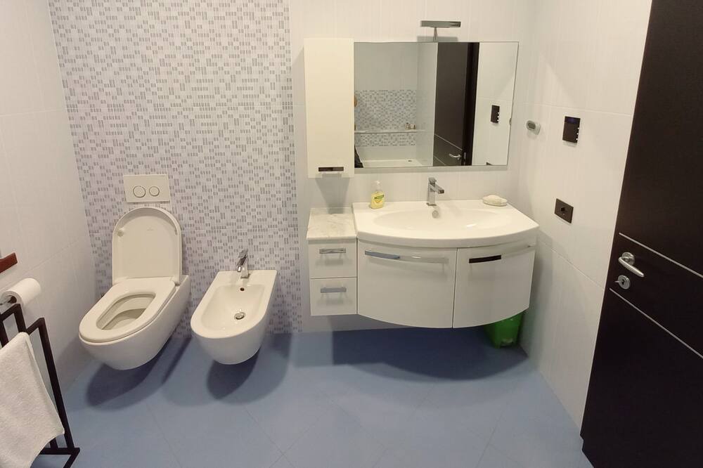 Photo of Bathroom in Cavedine