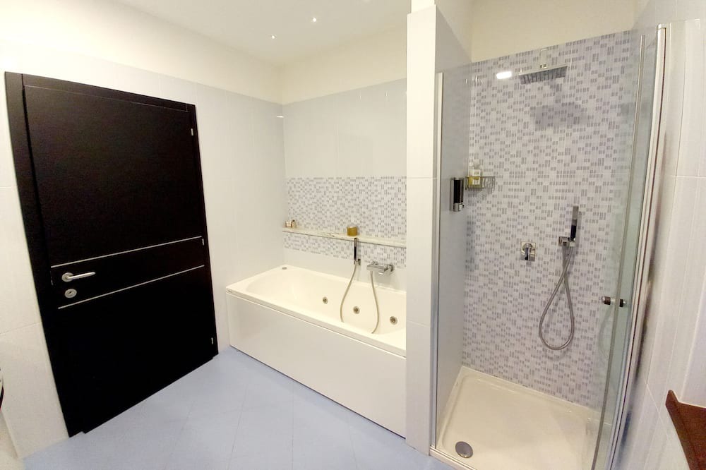Photo of Bathroom in Cavedine