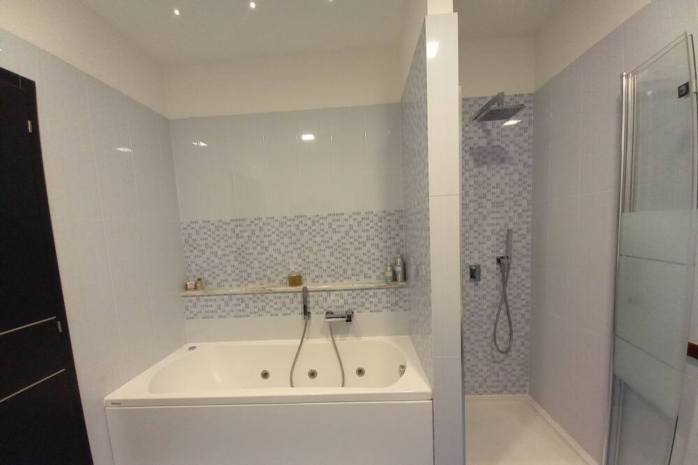 Photo of Bathroom in Cavedine