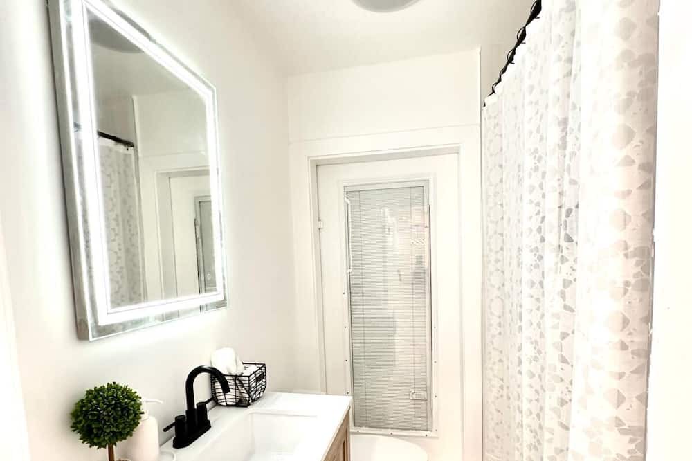 Photo of Bathroom in South Mountain