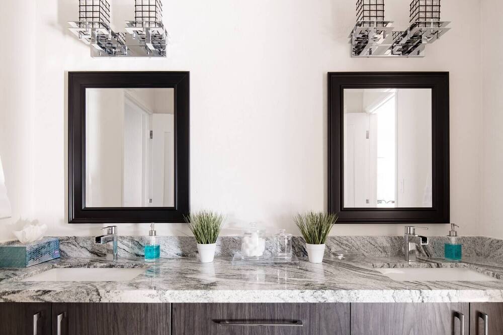 Photo of Bathroom in Desert Paradise Estates