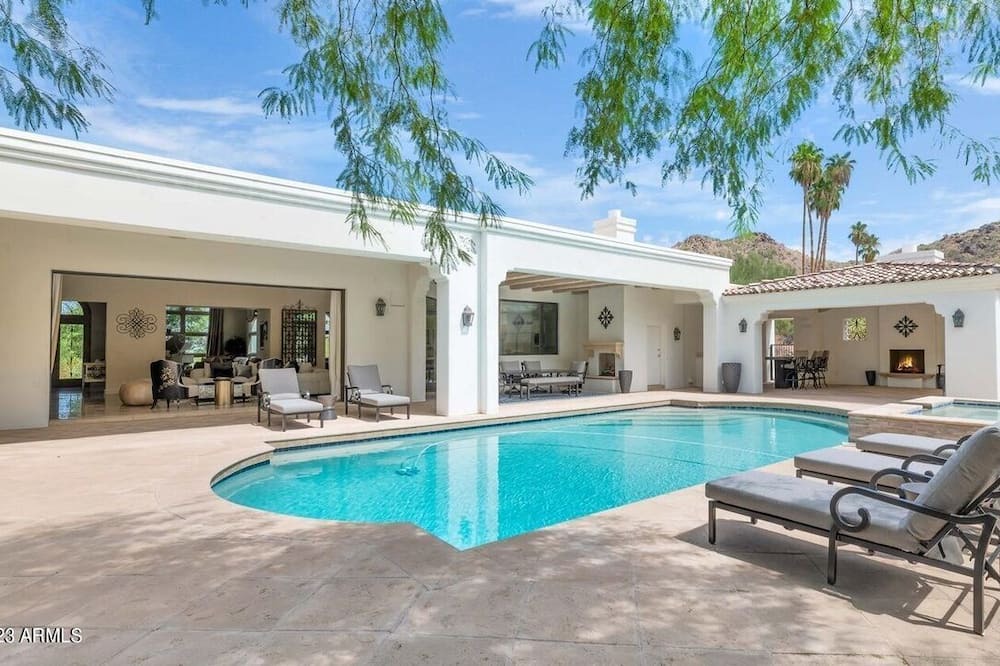 Photo of Outdoor in Paradise Hills