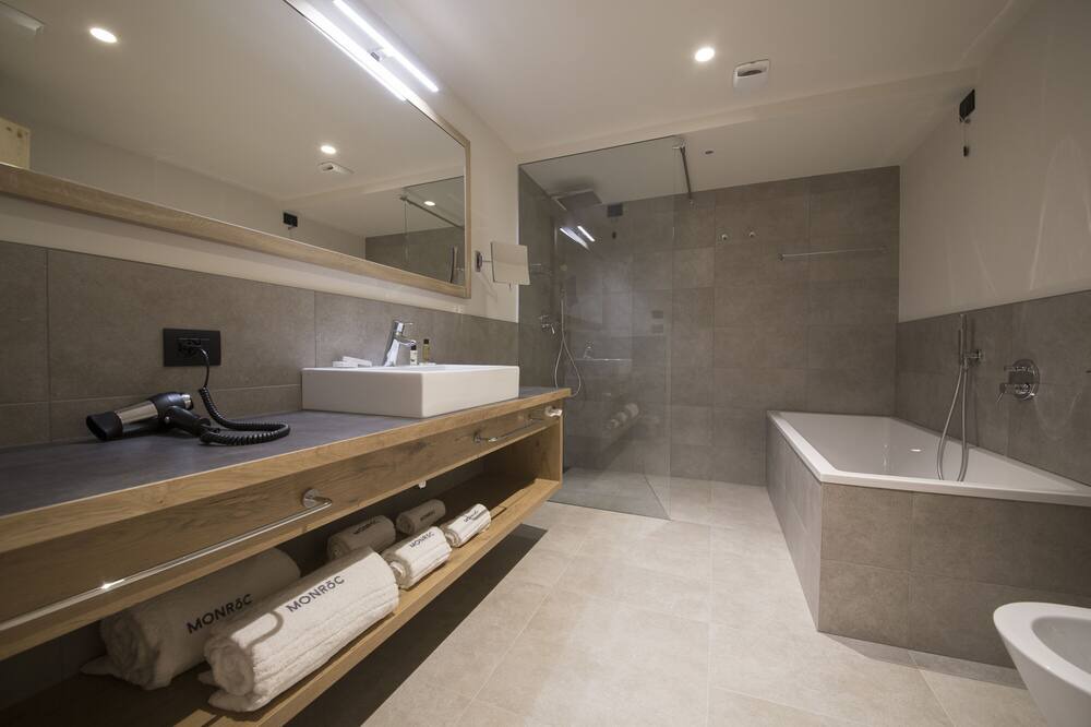Photo of Bathroom in Commezzadura