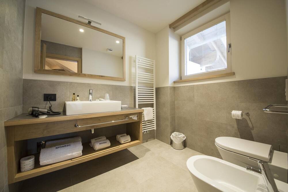 Photo of Bathroom in Commezzadura